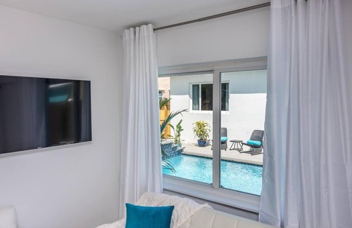 Delray Beach Apartamento | La Vida Delray #3-Lux w/HEATED pool-BEST LOCATION!