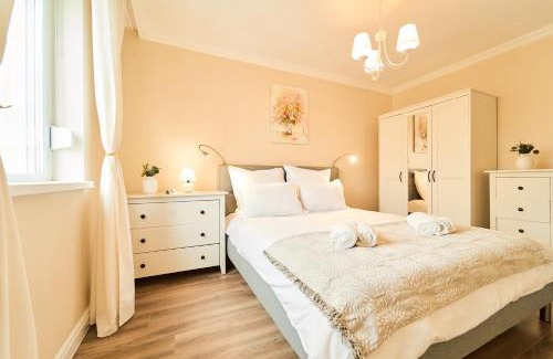 Dumbravita Apartamento | La Vie en Rose Chic French-Style Apartment with Parking in Timisoara