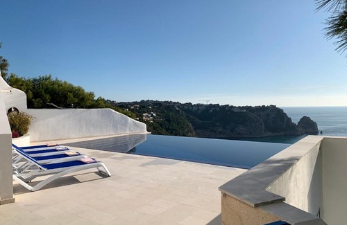 Cap de la Nau Villa | La Vie est Belle