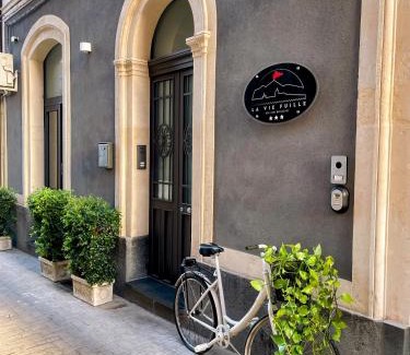Riposto Cama Y Desayuno | La Vie Fuille Bed and Breakfast