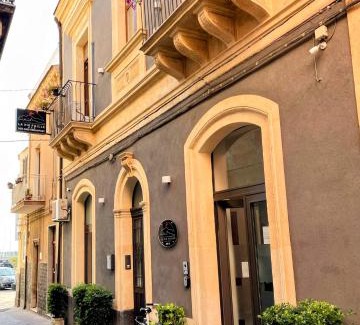Riposto Cama Y Desayuno | La Vie Fuille Bed and Breakfast