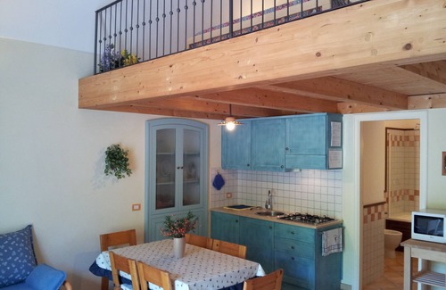 Pucara Apartamento | La Vigna - comfortable loft with outdoor hot tub surrounded by lemon gardens