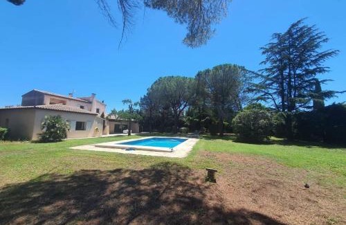 Garons Villa | La Villa des Pins avec piscine et tennis