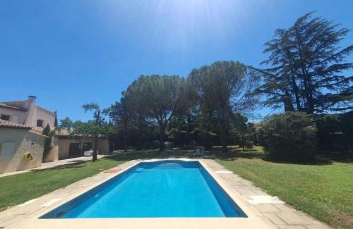 Garons Villa | La Villa des Pins avec piscine et tennis