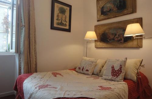 Les Eyzies Casa | La Villa du 15 - Chambres indépendantes & autonomes du restaurant La Maison - clim et piscine chauffée - Lit King Size