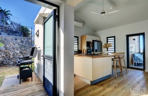 St Gilles-les-Bains Villa | La Villa Azur Saint-Gilles ***** - Reunion Island - Seaview, Pool, Beach & BBQ!