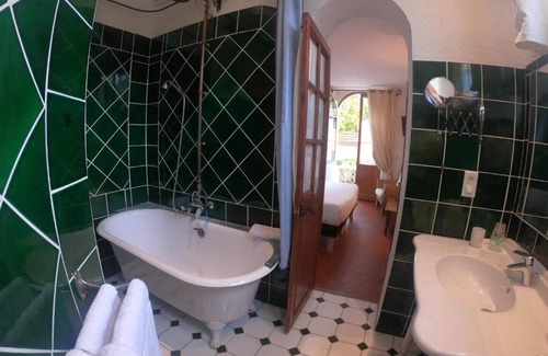Vence Casa | LA Villa Roseraie , Hotel Familial Ouvert Toute L Annee. Animaux Acceptes