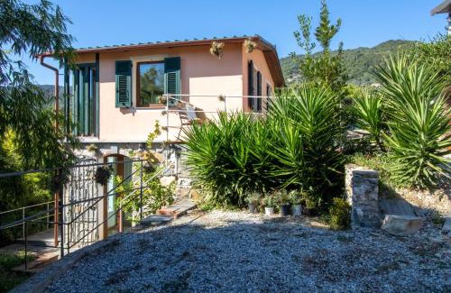 Rapallo Casa | La Villetta 2 - Elegant and Cozy Cottage with free parking and A C