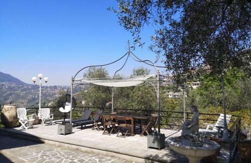 Leivi Casa | La Vivagna - Casa vista mare tra gli ulivi