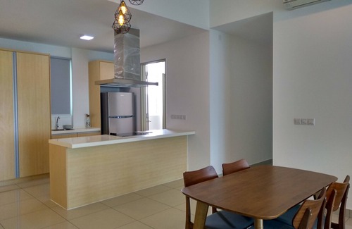 Bayan Lepas Apartamento | La Vue at Oceanfront