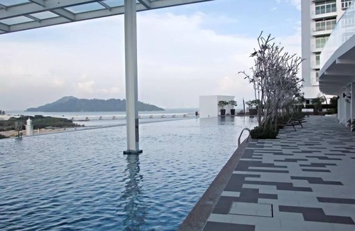 Bayan Lepas Apartamento | La Vue at Oceanfront