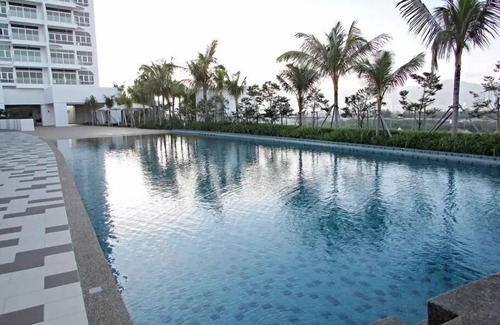 Bayan Lepas Apartamento | La Vue at Oceanfront