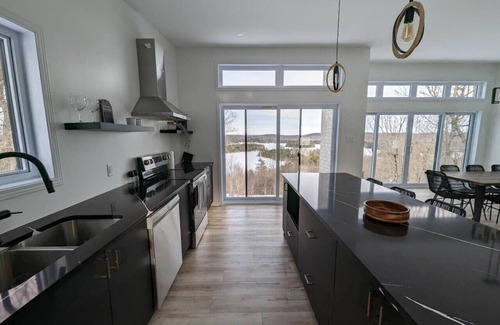 Val-des-Monts Cabina | La Vue - Mountain Top Cottage