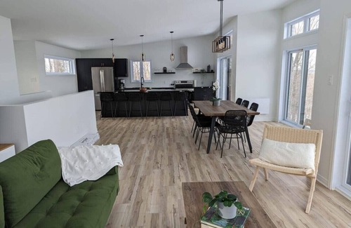 Val-des-Monts Cabina | La Vue - Mountain Top Cottage