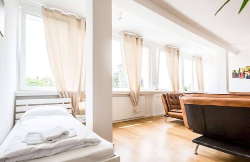 Langenfeld Apartamento | LA02 4 room apartment in a quiet location with free W-LAN in Langenfeld
