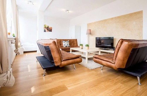 Langenfeld Apartamento | LA02 4 room apartment in a quiet location with free W-LAN in Langenfeld
