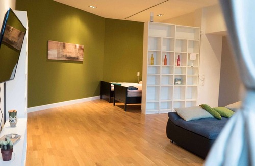 Langenfeld Apartamento | LA05 Loft apartment in Langenfeld with the language assistant Alexa, 50 inch TV and free WiFi