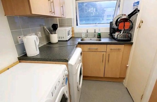 Manchester Casa | LA1 Hotel Themed Room 65 inch TV Free parking own fridge with park view