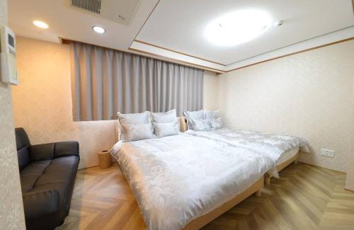 Shinjuku Villa | la3 hotel 新宿三階建て一軒家（屋内エレベーター付き)