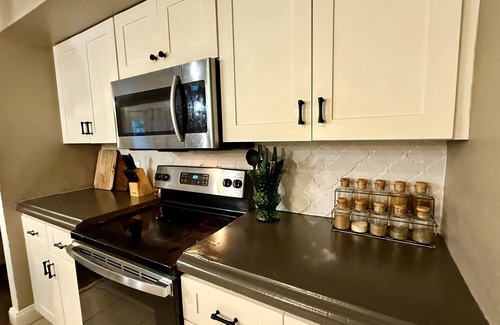Old Aurora Casa | LaBelle | 4BR Pet-Friendly Retreat w/ Pool Table, Fire Pit & 5 Mi French Quarter