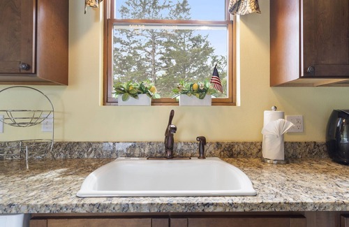 Blue Eye Casa | Labor Day Open-Secluded Home- Mountain Estate with Stunning Lake Views & Cleared Trail to water!