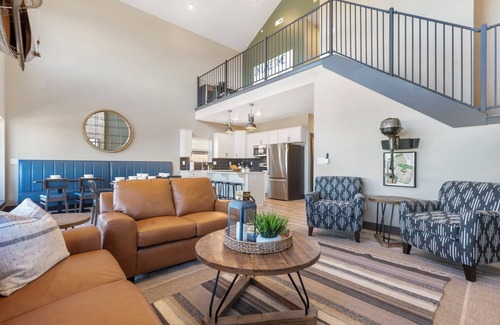 Kimberling City Casa | Labor Day Open, Best Views of Lake, Lazy River, Skee Ball, Arcade, Hot Tub, Free Silver Dollar Tix!