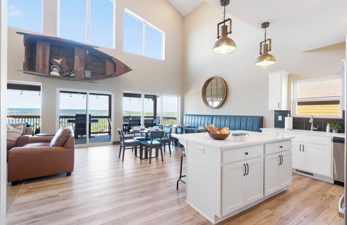 Kimberling City Casa | Labor Day Open, Best Views of Lake, Lazy River, Skee Ball, Arcade, Hot Tub, Free Silver Dollar Tix!