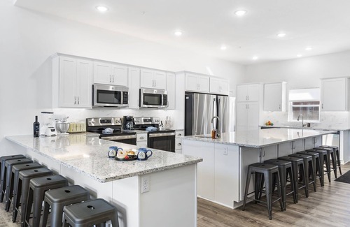 Kimberling City Cabina | Labor Day Open,Enjoy Private Indoor Pool, Theatre Room & Game Room, Lake Views, Free Daily Tickets!