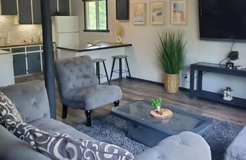 Lac du Bonnet Cabina | LAC DU BONNET COTTAGE FOR RENT - NEWLY RENOVATED!!!