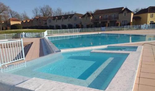 Monflanquin Casa | Lac Mondésir the little house and its Bastide