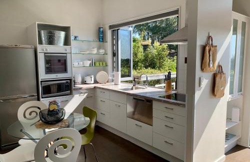 Havelock North Villa | Lacebark Treetops Cottage: 2 bed/2en-suite option