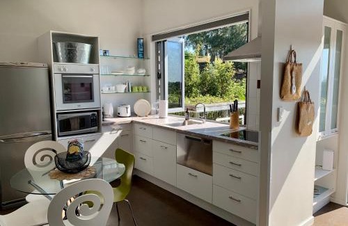 Havelock North Villa | Lacebark Treetops Cottage: 2 bed/2en-suite option