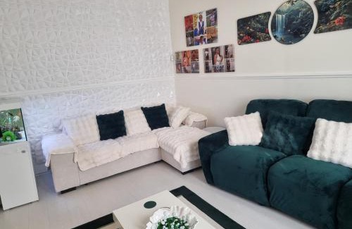 Bow West Casa | Lackco's Dulux Room for Royals