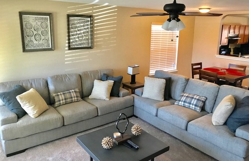 Southside Casa | Lackland / BMT / PISCINA CLIMATIZADA / SEAWORLD / RIVERWALK / Six flags /