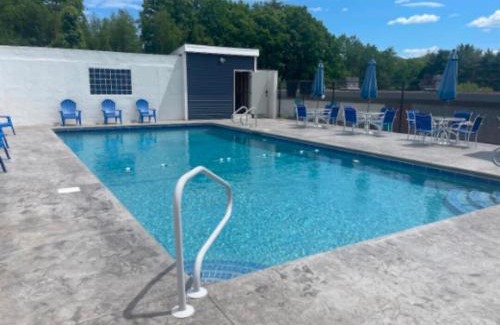 Gilford Apartamento | Laconia Vacation Spot, Pool ,Free WiFi & Parking at 131 Lake Street