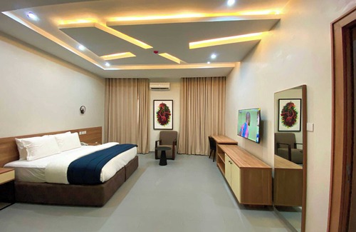 Ibadan Hotel | Ladalob Royal Suites