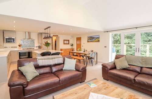 Thornthwaite Cabaña | LADSTOCK COTTAGE, pet friendly, with a garden in Braithwaite