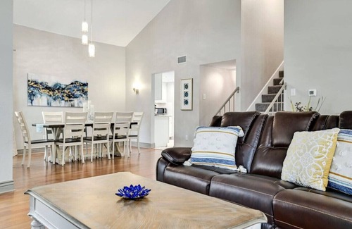 Milwood Casa | 'Lady Luxe' Amazing Yard! Pet Friendly!