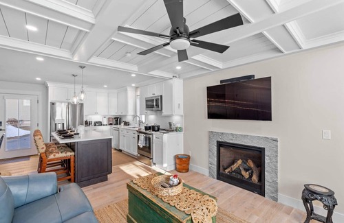 Laconia Casa | Lady of The Lake
