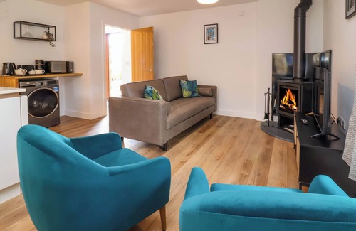 Parkham Cabaña | LADYBIRD REST, pet friendly, with open fire in Bideford