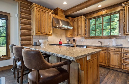 Victor Cabina | Ladyslipper Cabin at Bronze Buffalo Ranch