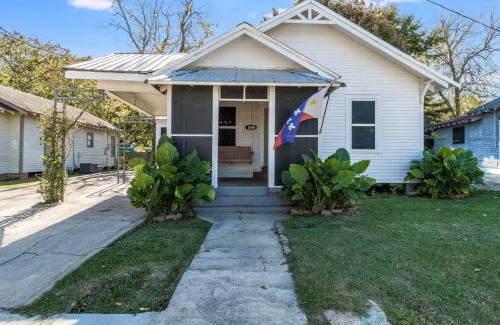 Freetown - Port Rico Casa | Lafayette Getaway - Private Room in a Shared House