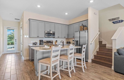 West Kissimmee Cabaña | Lafitte's Landing Lakeview Cottage - Lakefront!