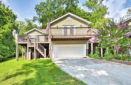 La Follette Casa | LaFollette Townhome with Deck and Norris Lake Views!