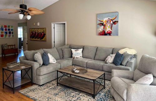 La Follette Casa | LaFollette Townhome with Deck and Norris Lake Views!