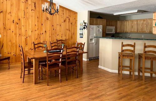 La Follette Casa | LaFollette Townhome with Deck and Norris Lake Views!