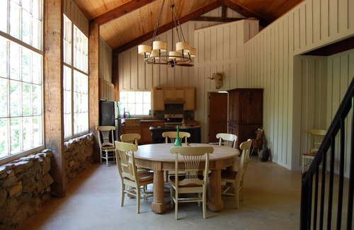 Fort Payne Cabina | Lagniappe Lodge -18 acres of amazing views and 2 waterfalls, with Internet!!