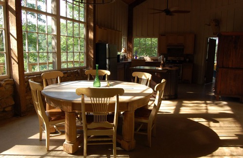 Fort Payne Cabina | Lagniappe Lodge -18 acres of amazing views and 2 waterfalls, with Internet!!