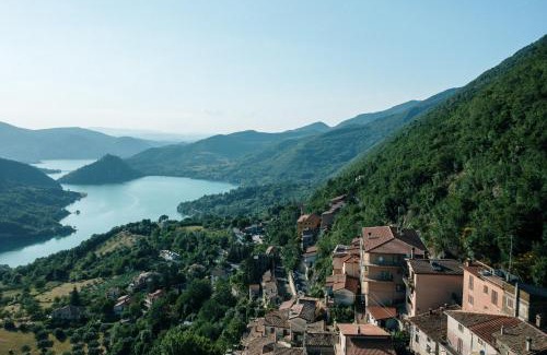 Ascrea Apartamento | Lago del Turano - La Taverna con cucina open space e free WI-FI
