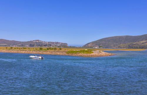 Old Place Casa | Lagoon View Accommodation